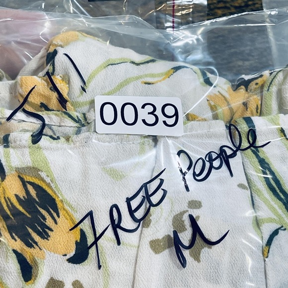 Free People Blouse Womens Medium Multicolor Floral Boho V Neck Tunic Top - Picture 12 of 12